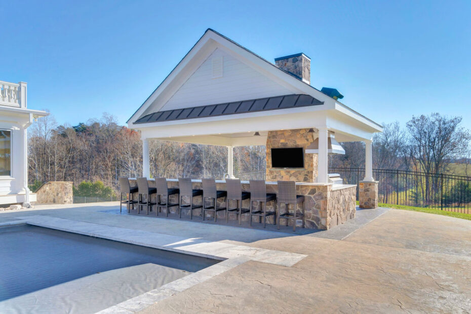 Make Your New Pool Pavilion As Elaborate As You Want